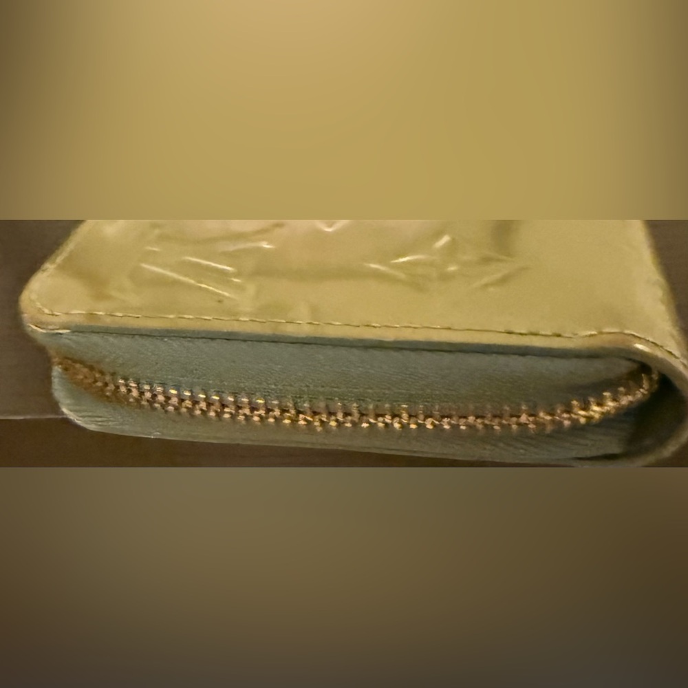 Louis Vuitton wallet . - Picture 10 of 12